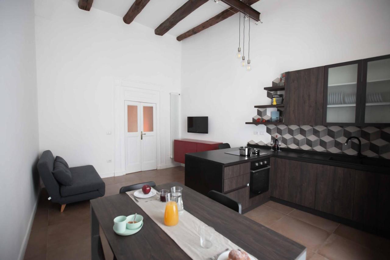 Domus Delia Luxury Apartment Napels Buitenkant foto