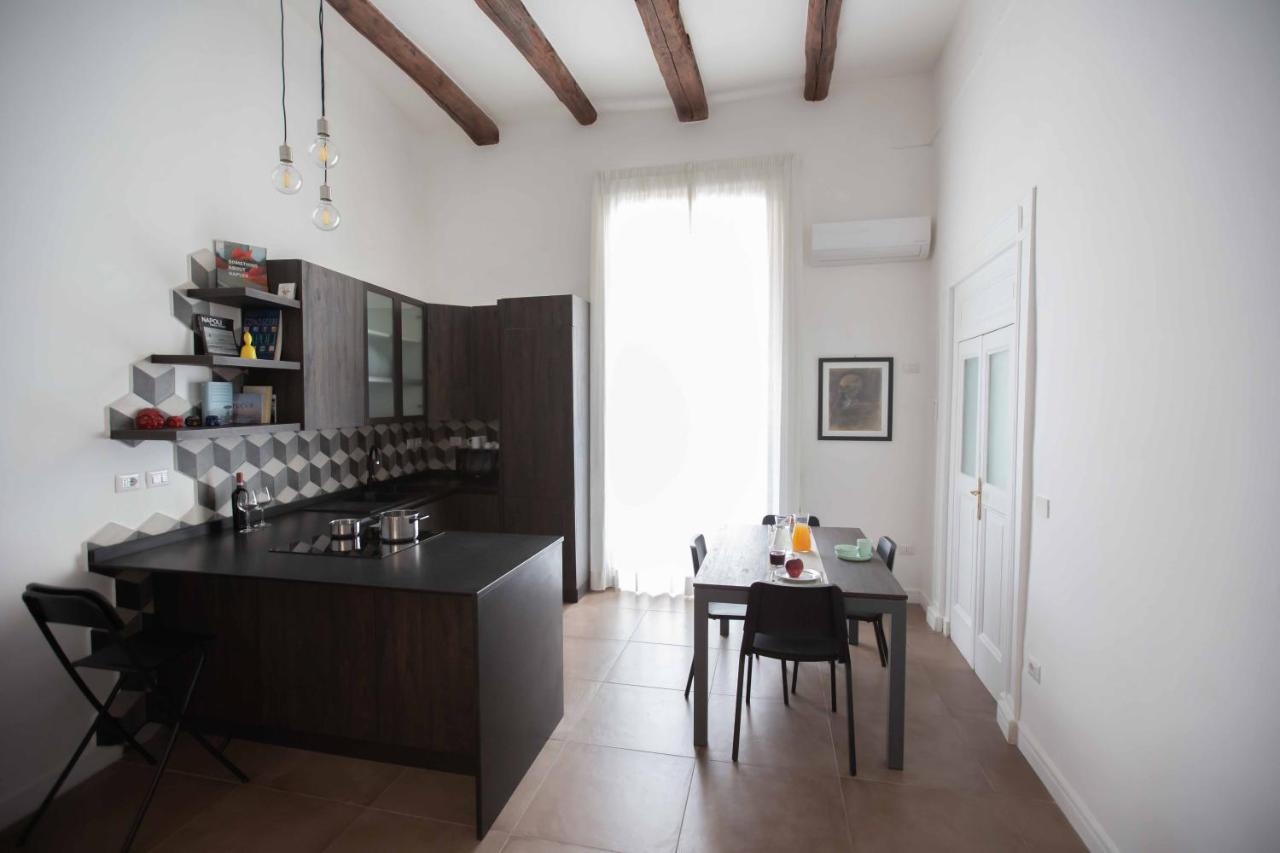 Domus Delia Luxury Apartment Napels Buitenkant foto