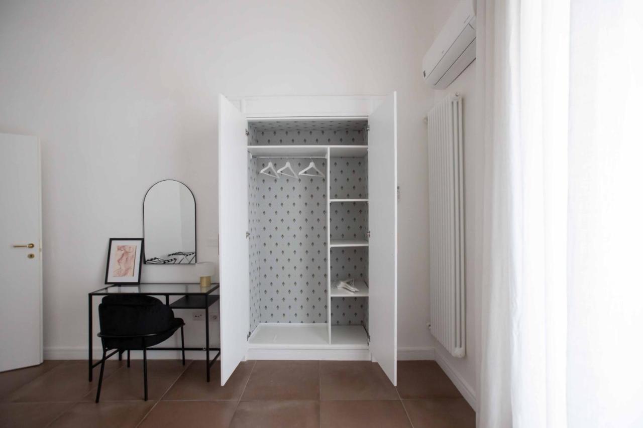 Domus Delia Luxury Apartment Napels Buitenkant foto