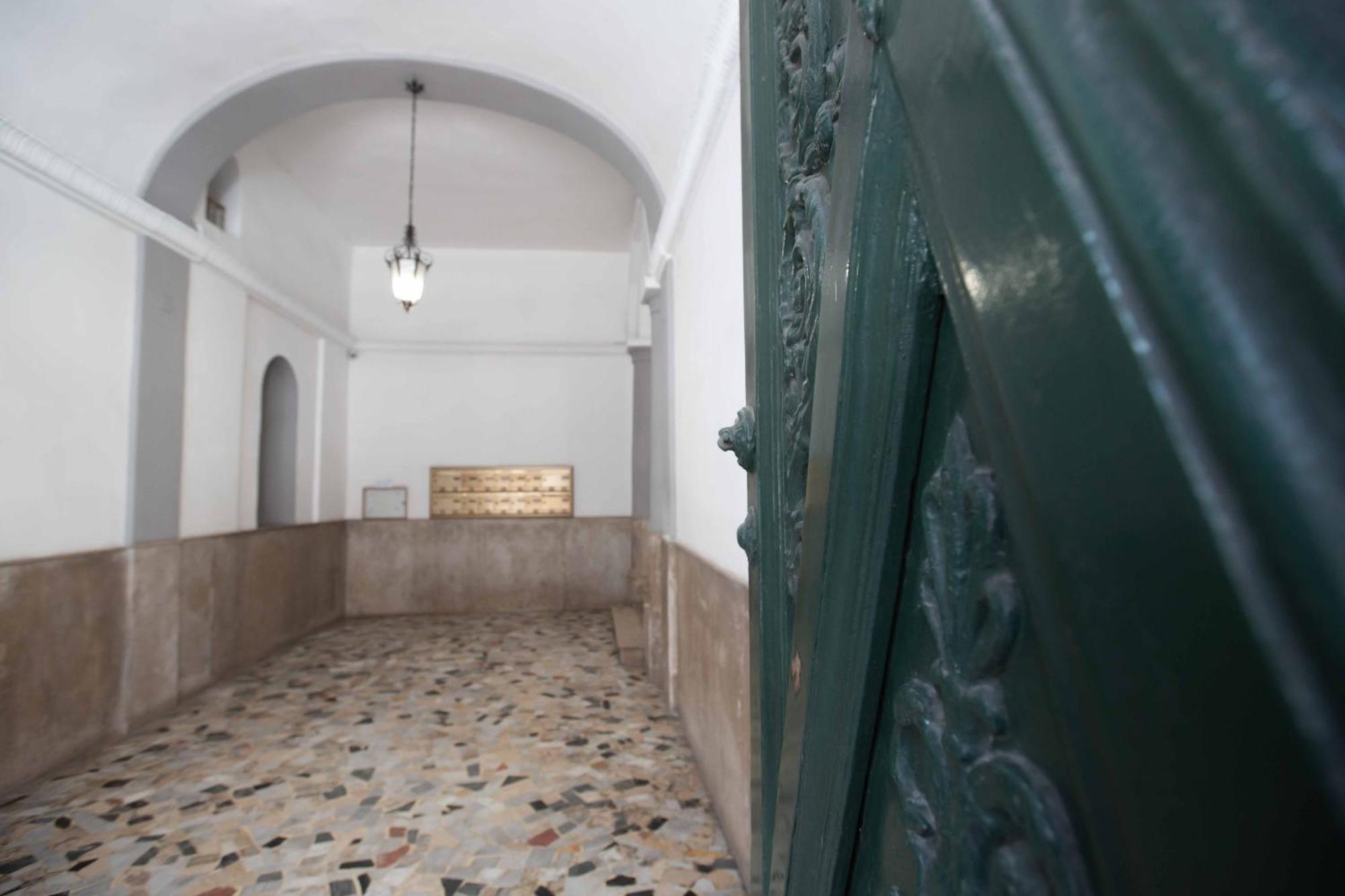 Domus Delia Luxury Apartment Napels Buitenkant foto